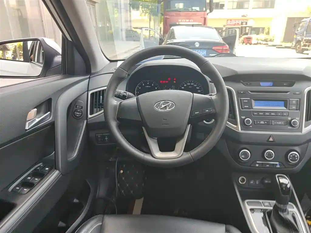 Hyundai ix25 2017 — фото 11