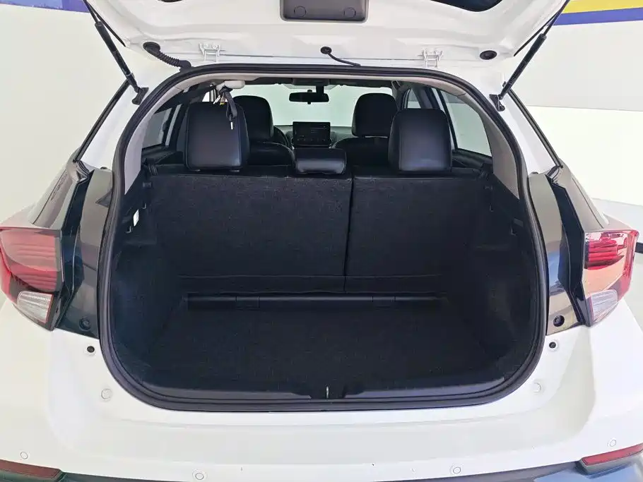 Toyota Yaris L 2022