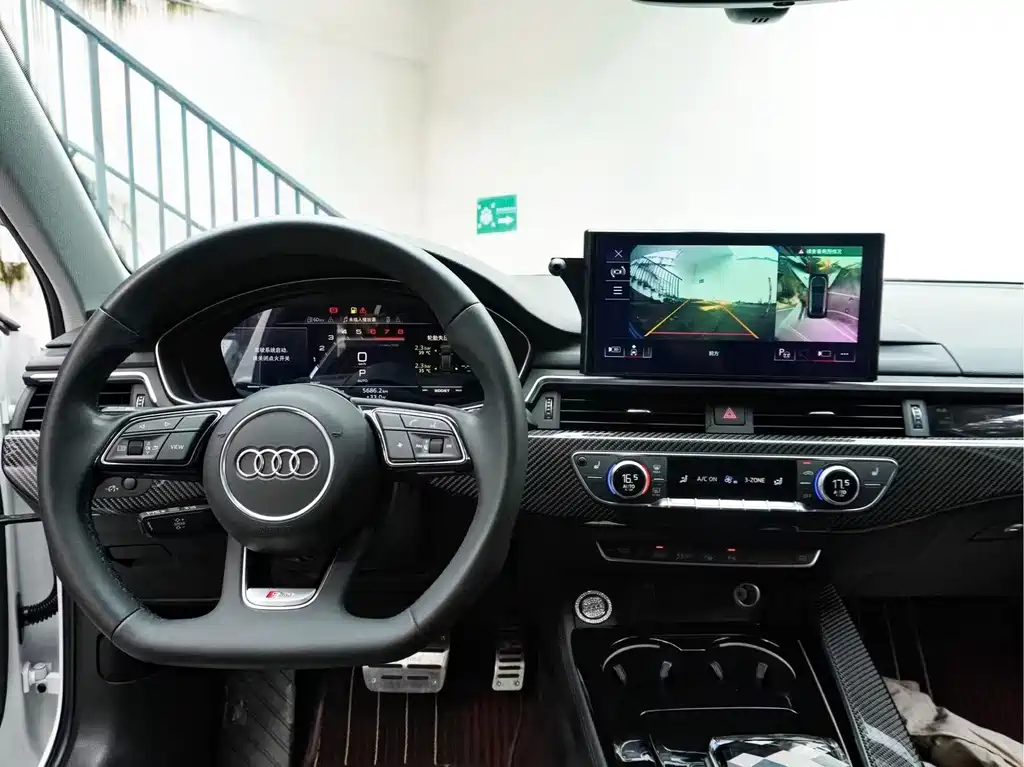 Audi A4L 2023 — фото 17