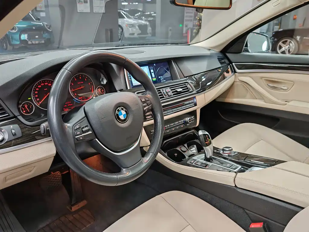 BMW 5 Series 2015 — фото 34