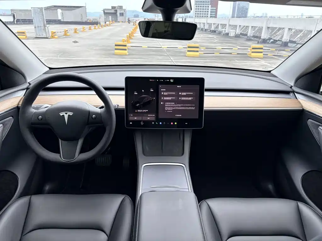 Tesla Model Y 2022 — фото 9