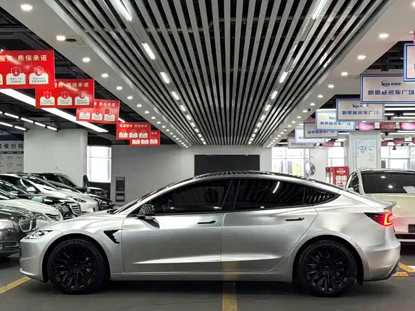 Tesla Model 3 2024