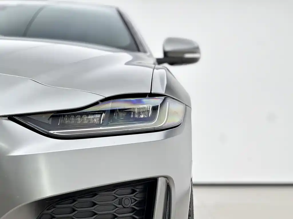 Jaguar XEL 2020 — фото 15