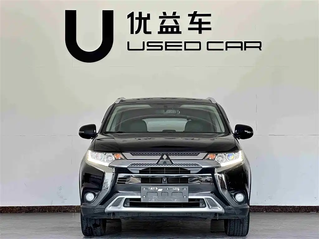 Mitsubishi Outlander 2020 — фото 2