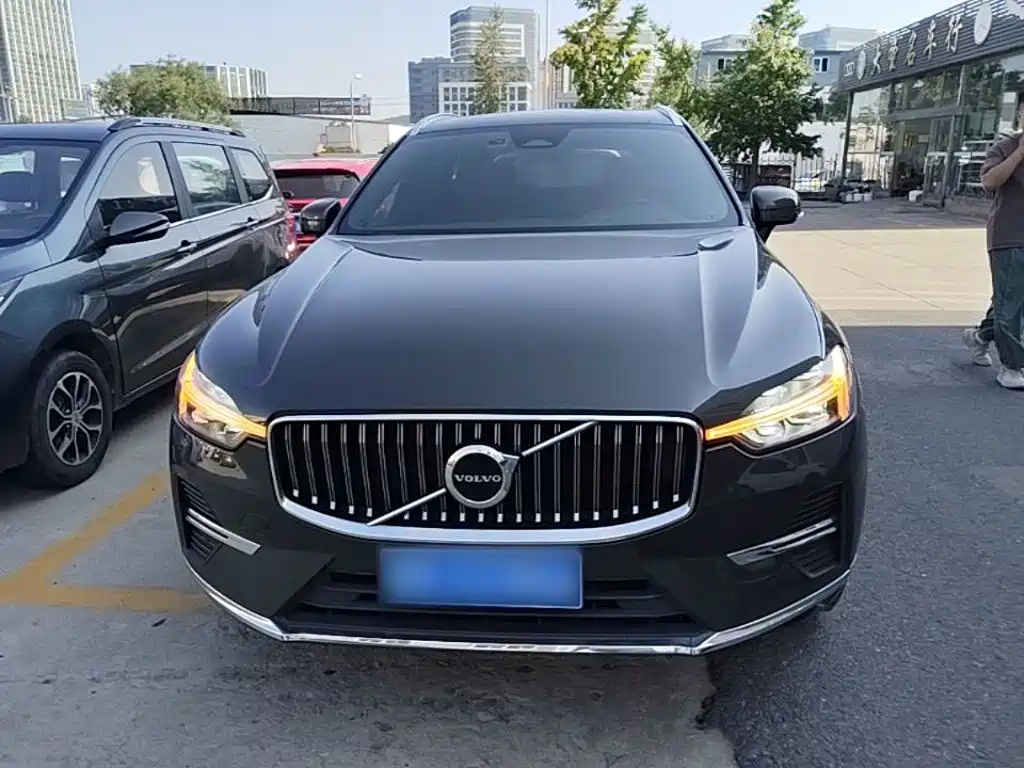 Volvo XC60 2022 — фото 3