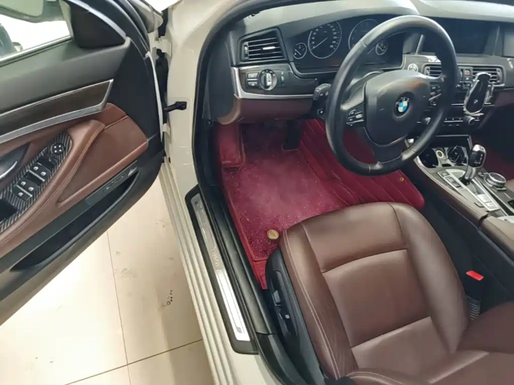 BMW 5 Series 2015 — фото 16