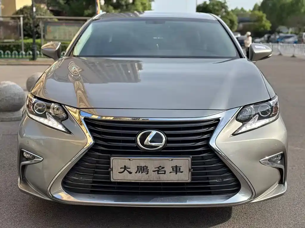 Lexus ES 2018 — фото 4