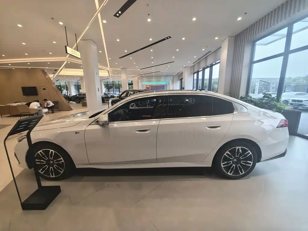 BMW 5 Series 2024