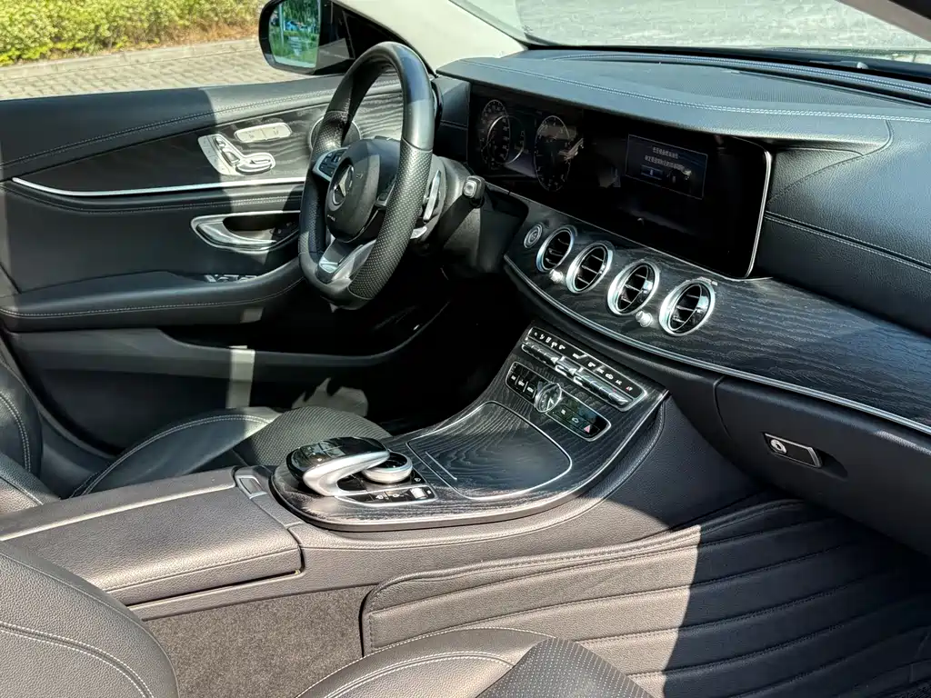 Mercedes-Benz E-Class 2018 — фото 19