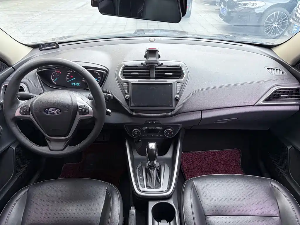 Ford Escort 2015 — фото 10