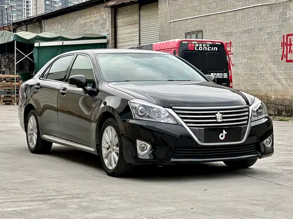 Toyota Crown 2012