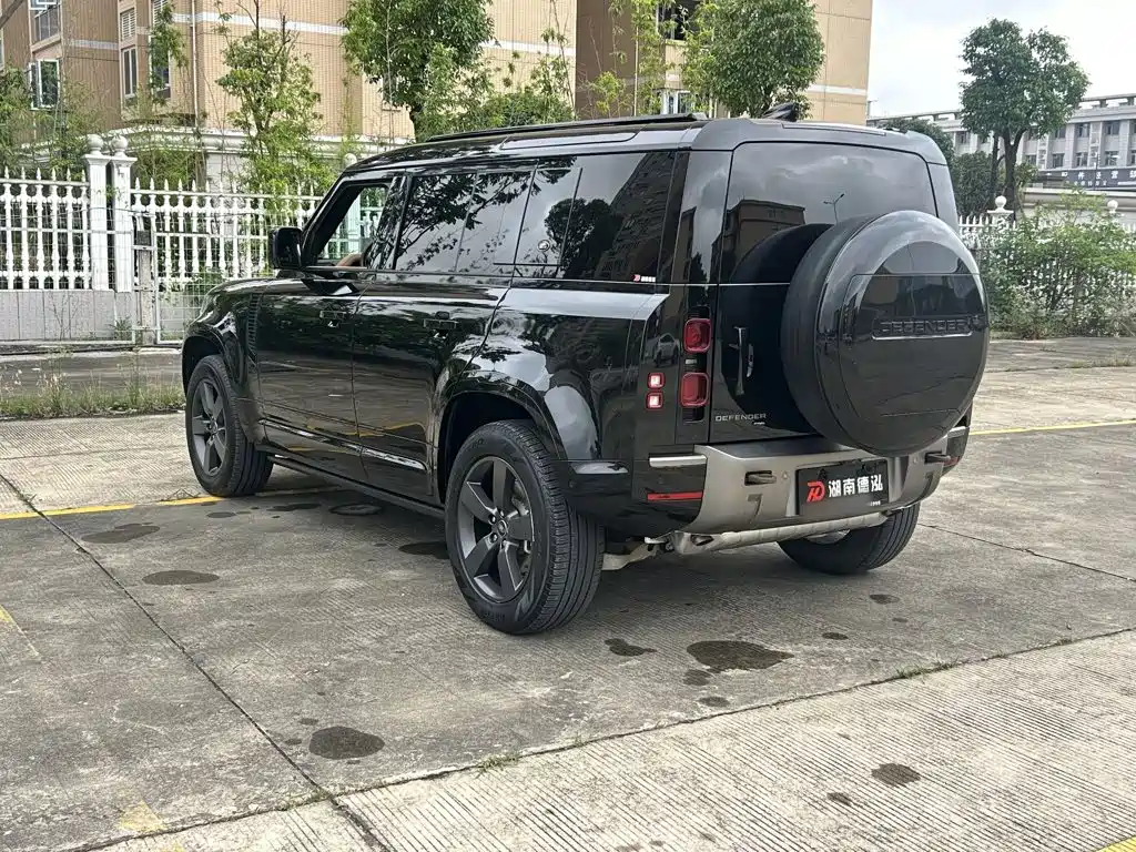 Land Rover Defender 2023