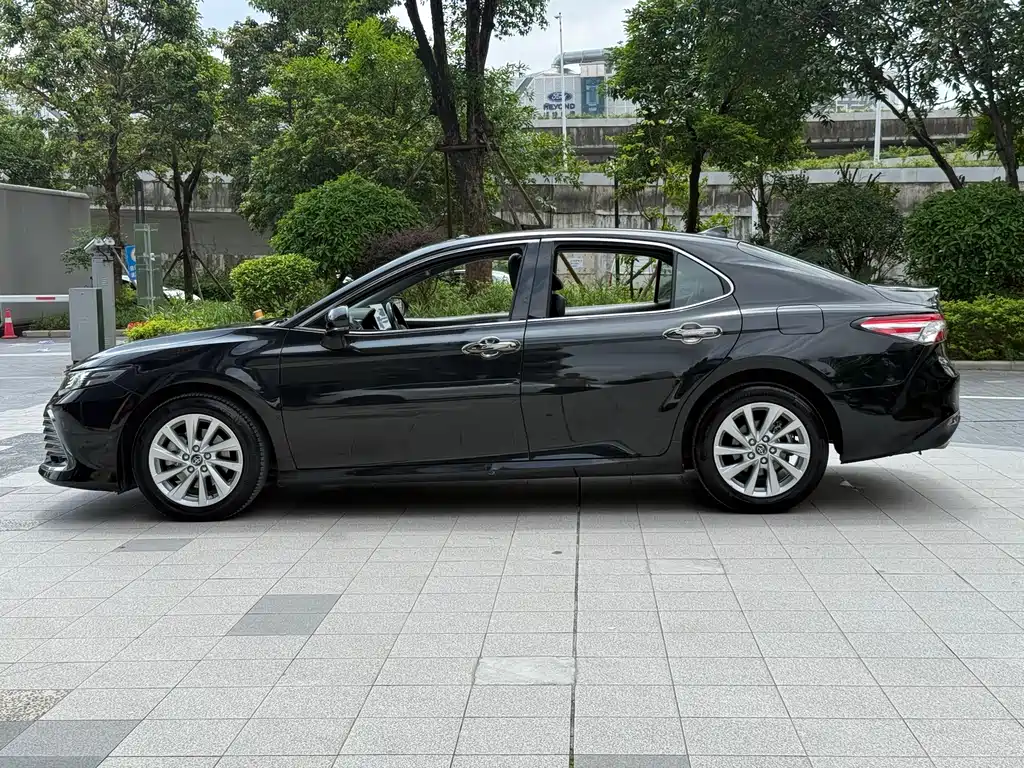 Toyota Camry 2022 — фото 7