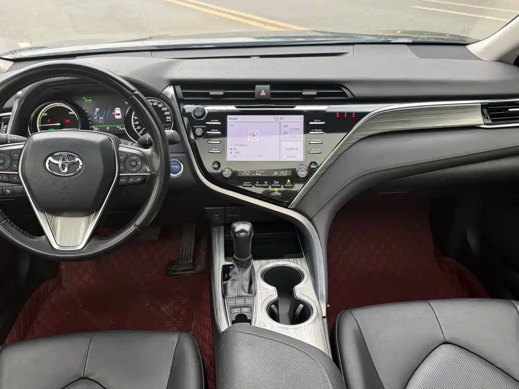 Toyota Camry 2019 — фото 9