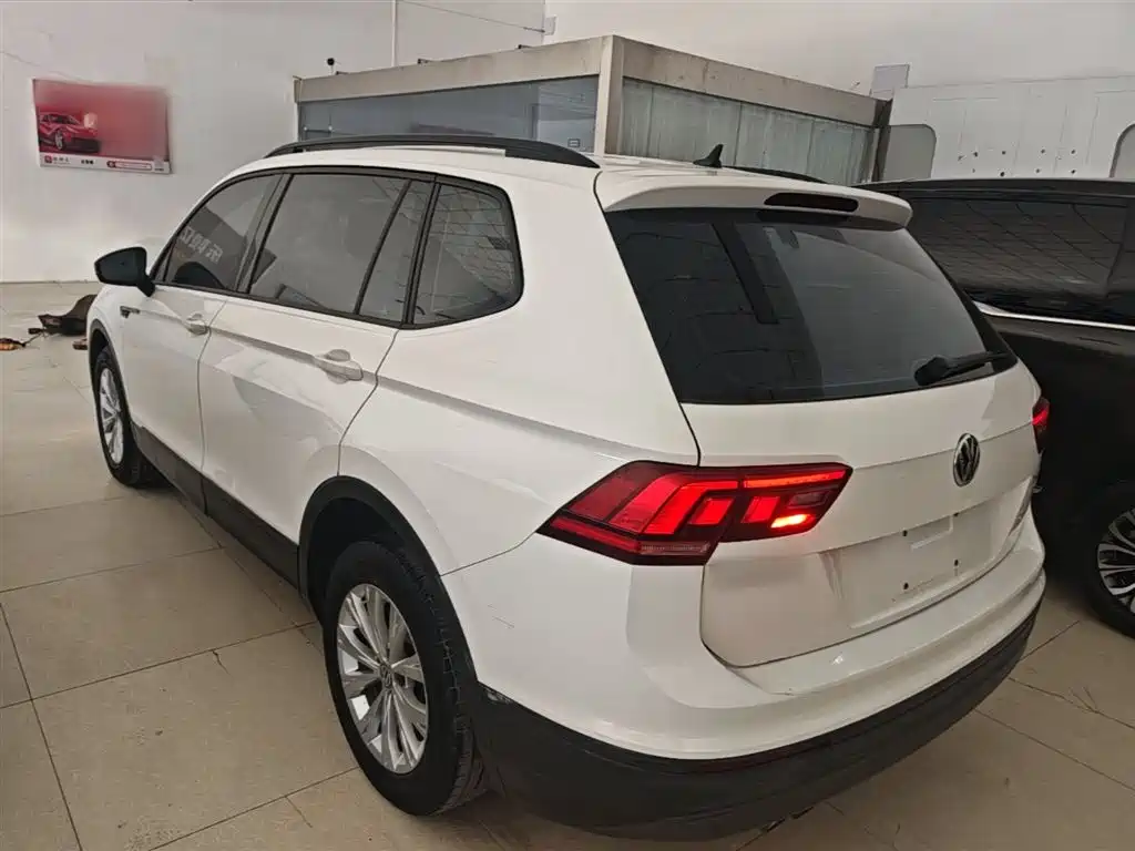 Volkswagen Tiguan L 2017 — фото 23