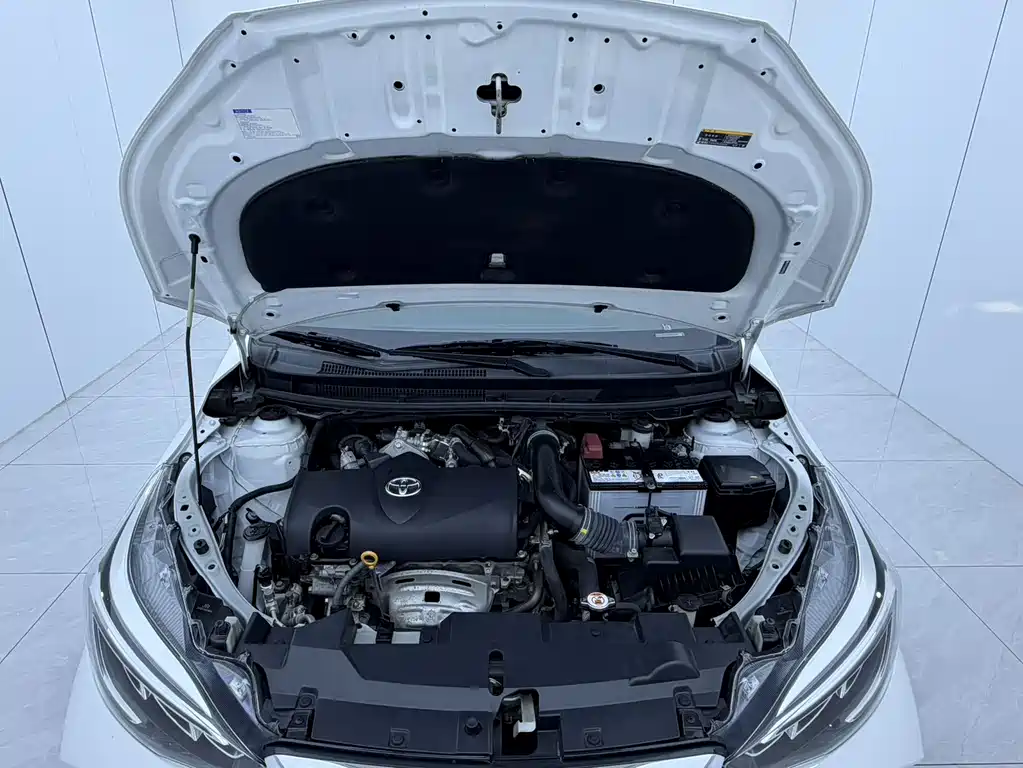 Toyota Yaris L 2022 — фото 15