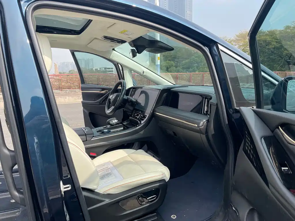GAC Motor Trumpchi E9 2023 — фото 11