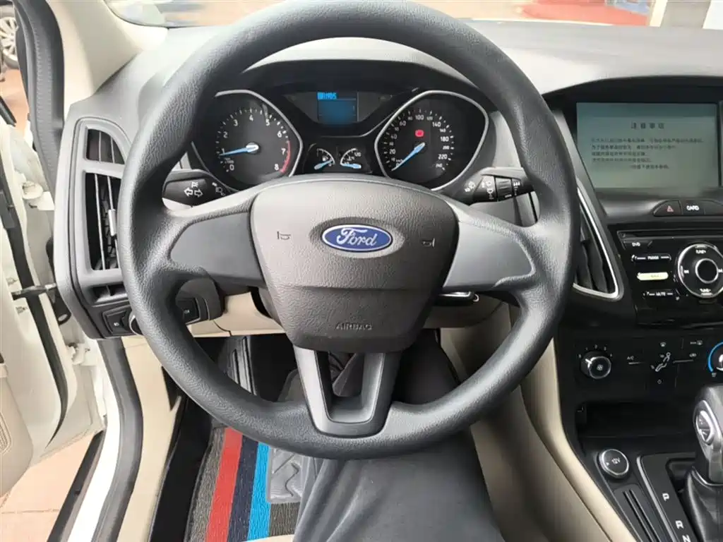 Ford Focus 2017 — фото 11
