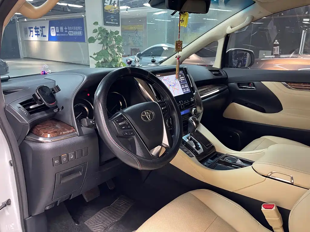 Toyota Alphard 2022 — фото 7