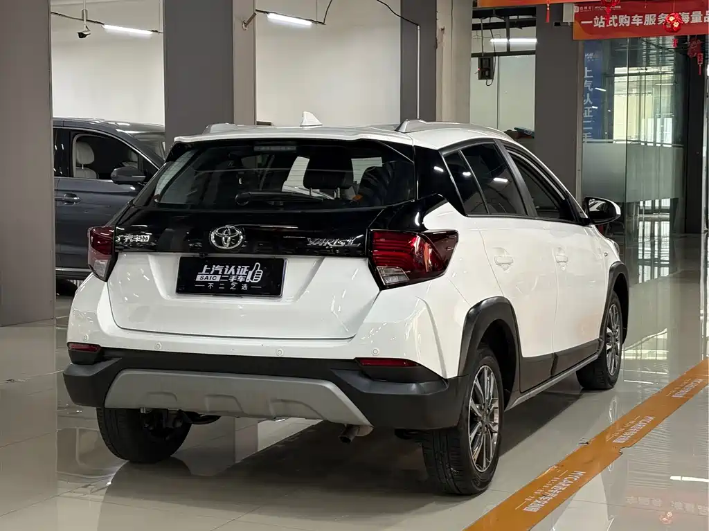 Toyota Yaris L 2023 — фото 10