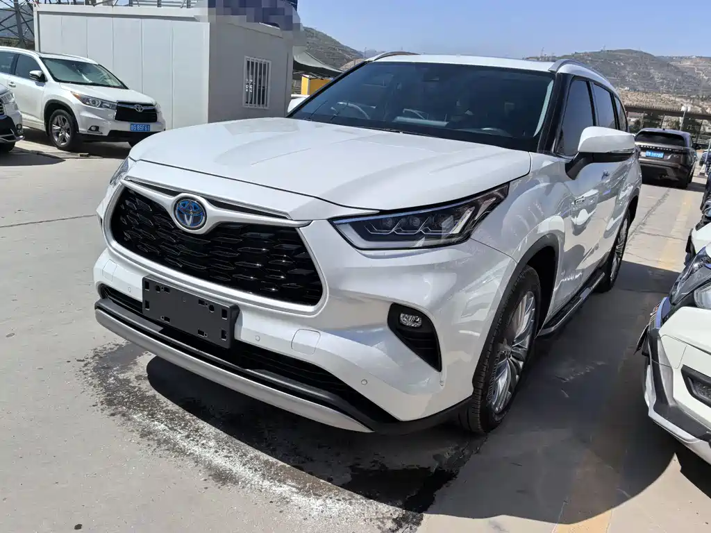 Toyota Highlander 2021 — фото 1