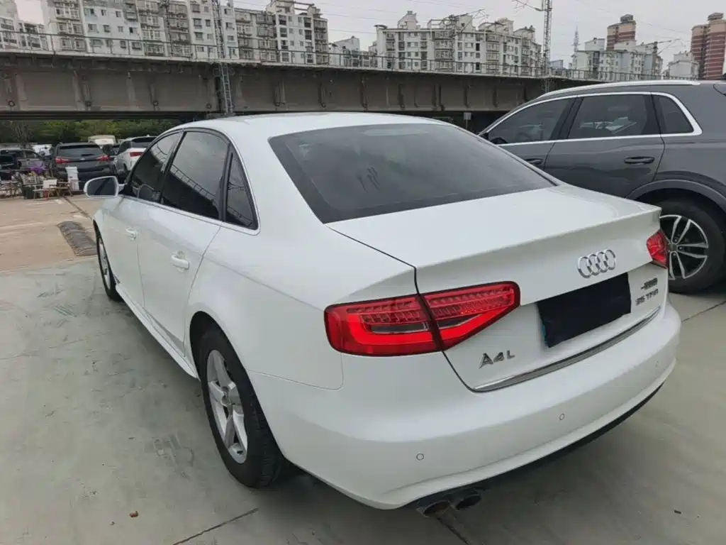 Audi A4L 2015