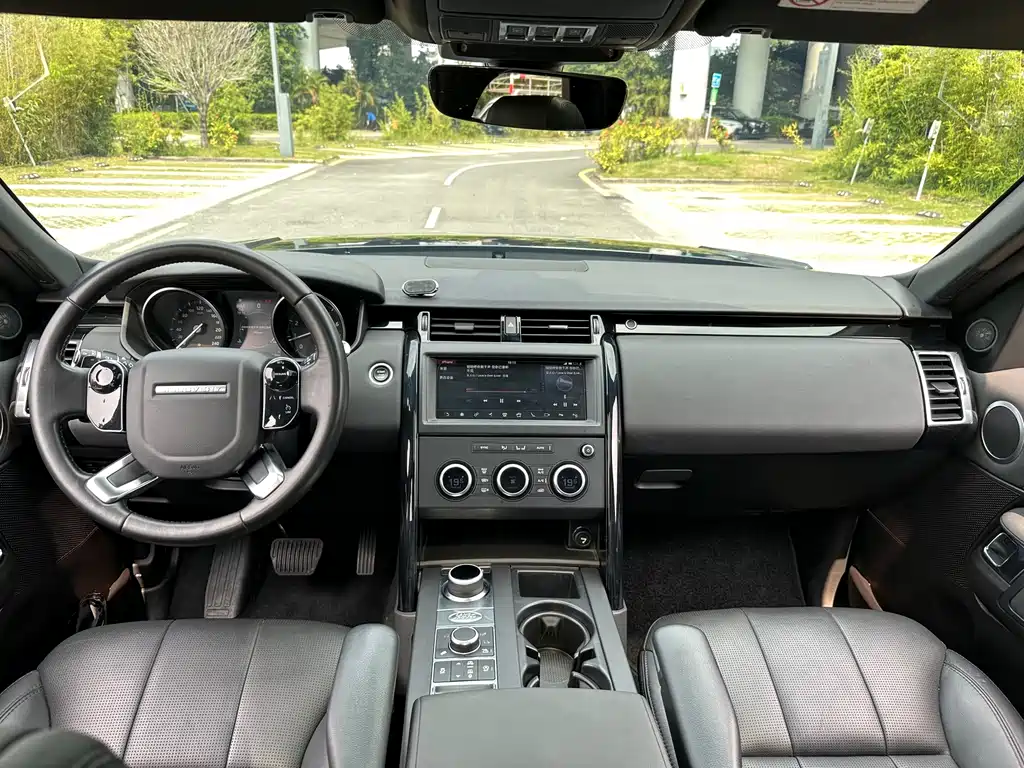 Land Rover Discovery 2019 — фото 9