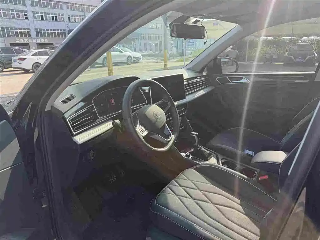 Volkswagen Tiguan L 2025