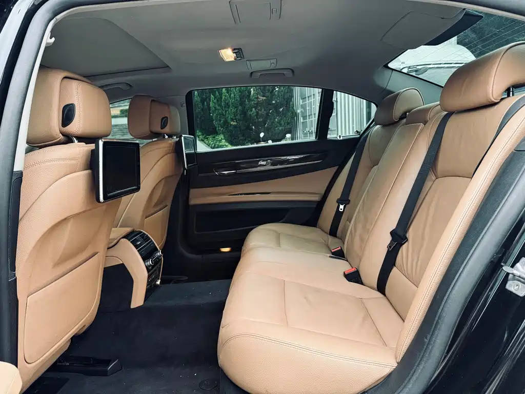 BMW 7 Series 2015 — фото 23