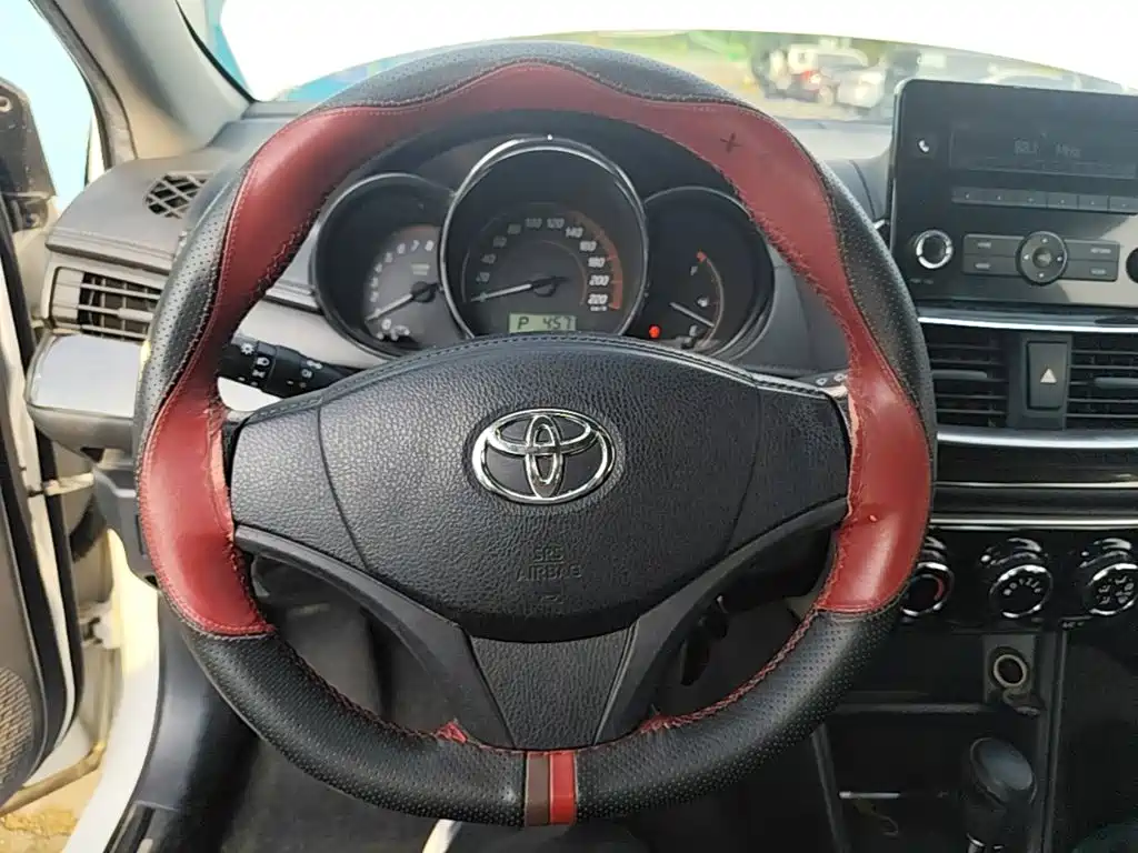 Toyota Yaris L 2020 — фото 11