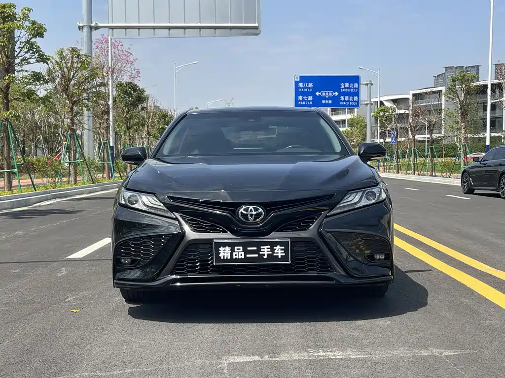 Toyota Camry 2023 — фото 2