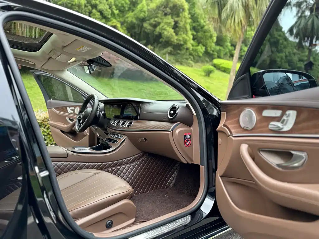 Mercedes-Benz E-Class 2023 — фото 11