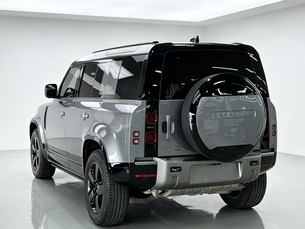 Land Rover Defender 2023 — фото 9