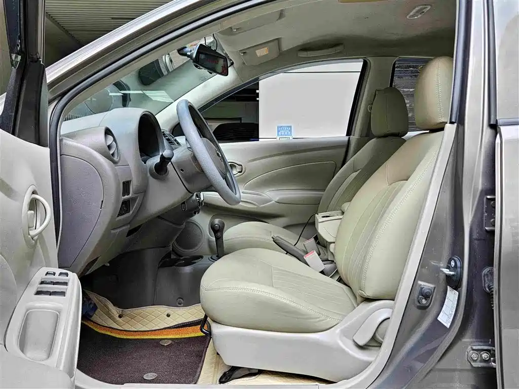 Nissan Sunny 2012