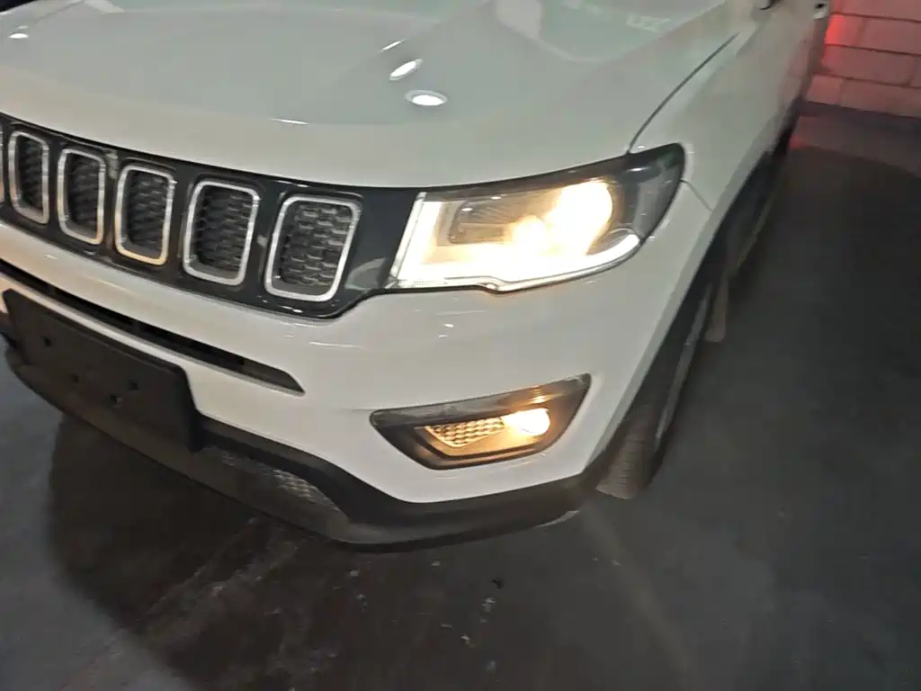 Jeep Compass 2018 — фото 24