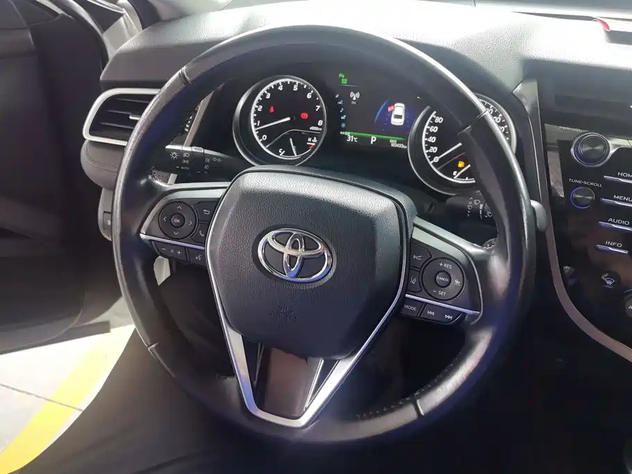 Toyota Camry 2018 — фото 14