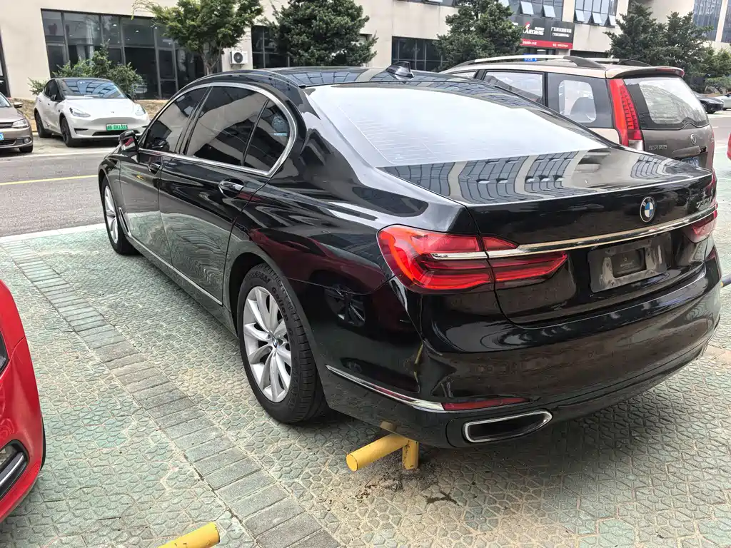 BMW 7 Series 2017 — фото 15