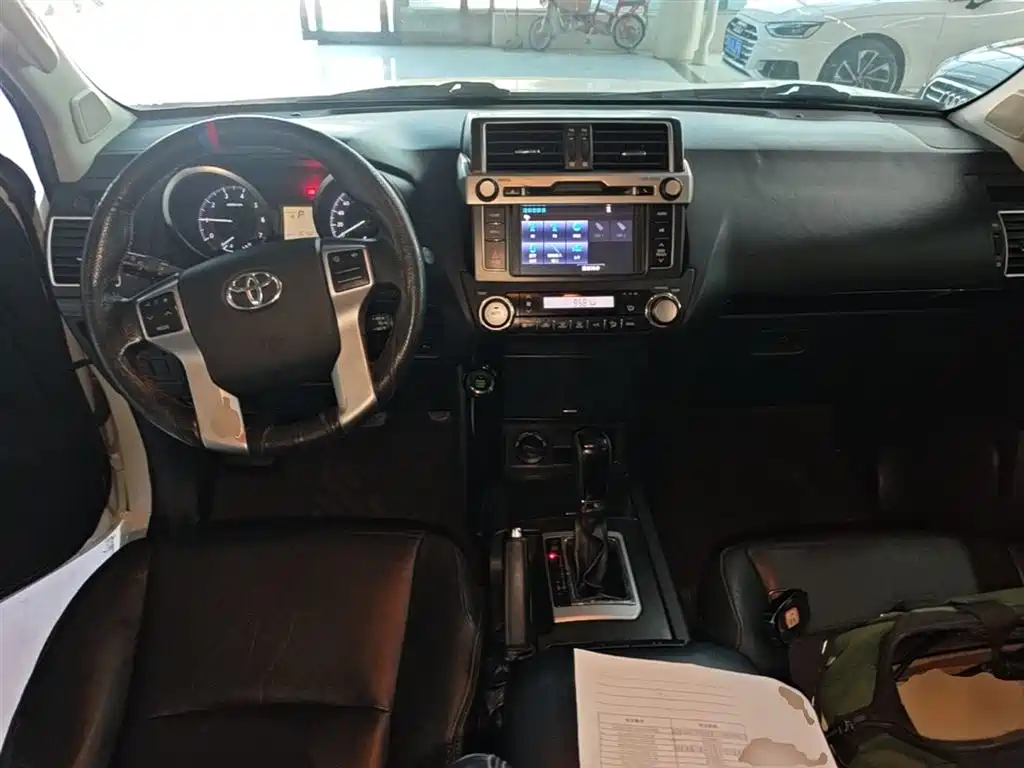 Toyota Prado 2017 — фото 10