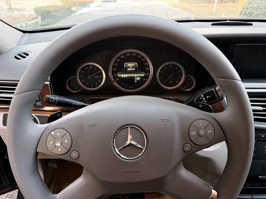 Mercedes-Benz E-Class 2013 — фото 16