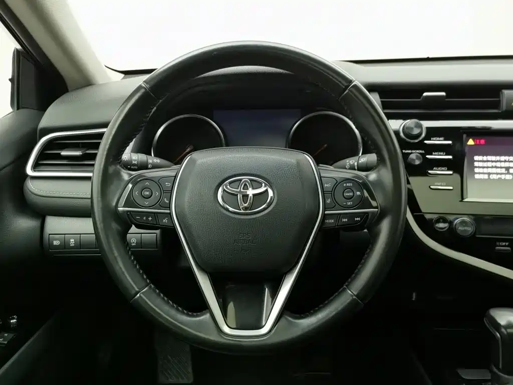 Toyota Camry 2018 — фото 11