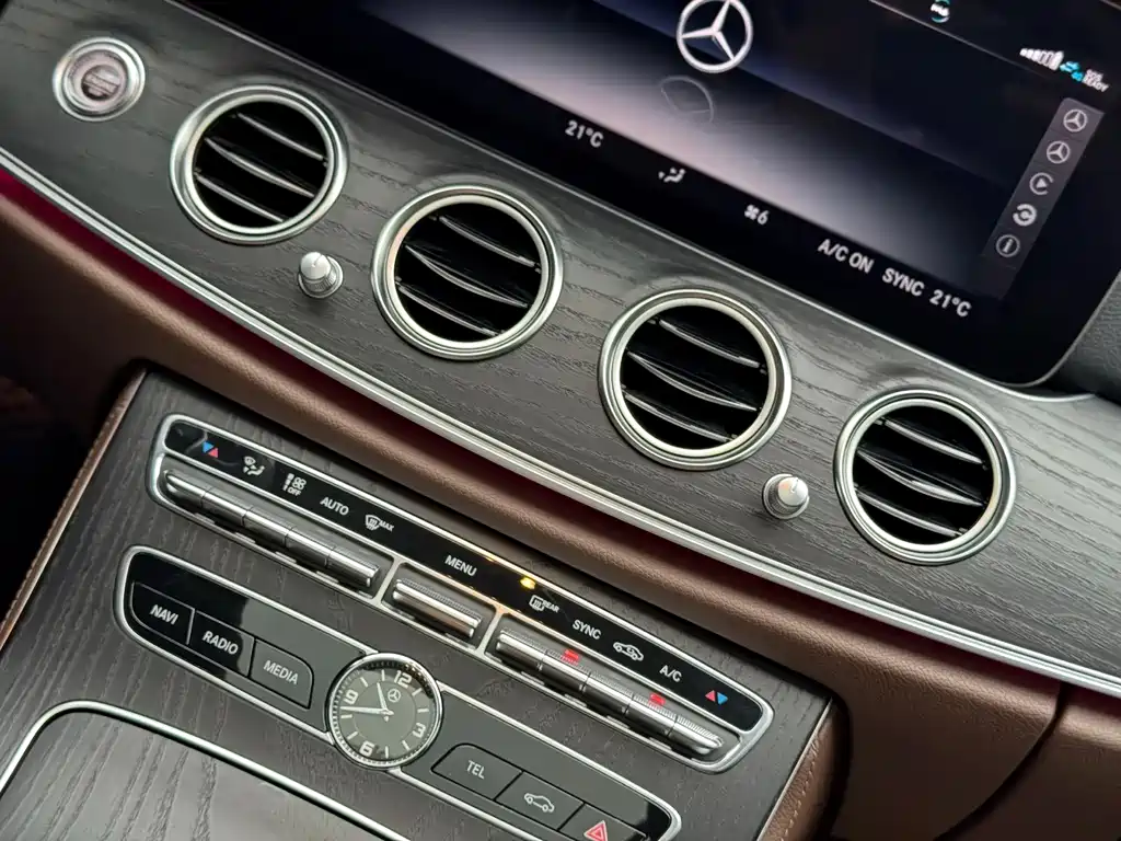 Mercedes-Benz E-Class 2020 — фото 24