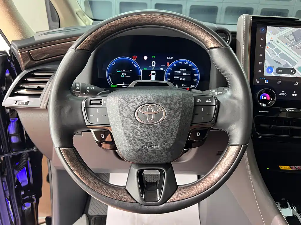 Toyota Alphard 2024 — фото 20