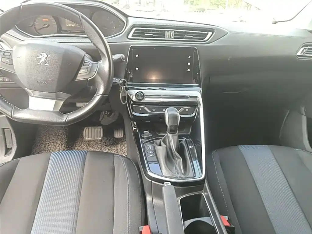 Peugeot 308 2018 — фото 14