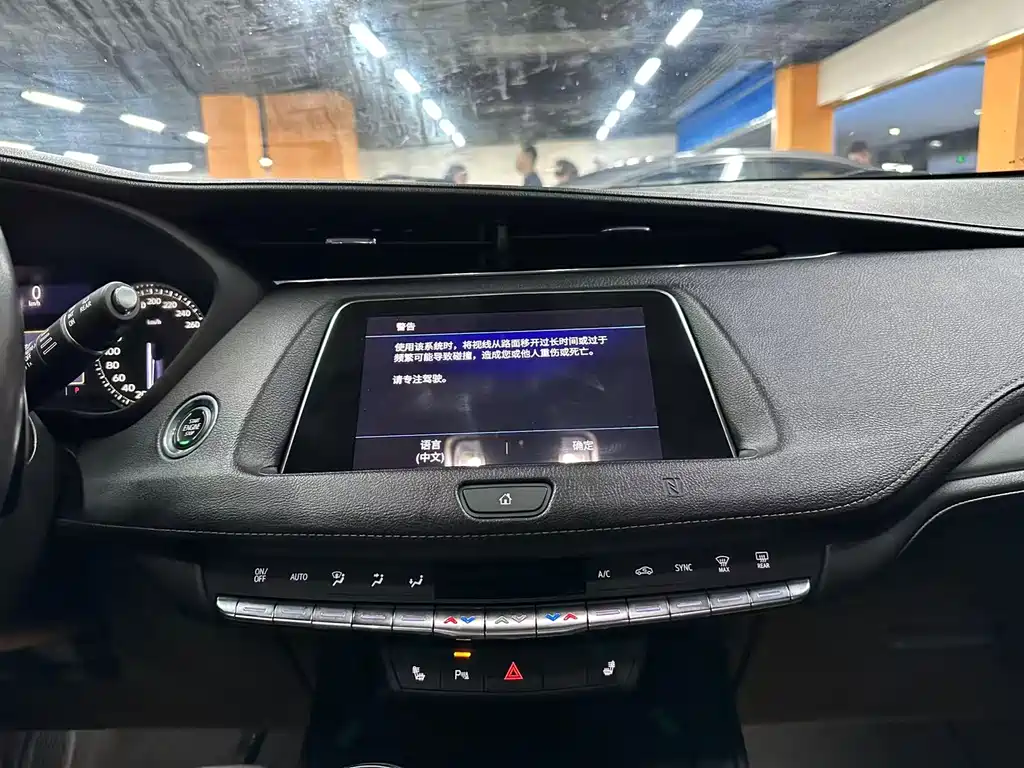 Cadillac XT4 2020 — фото 11