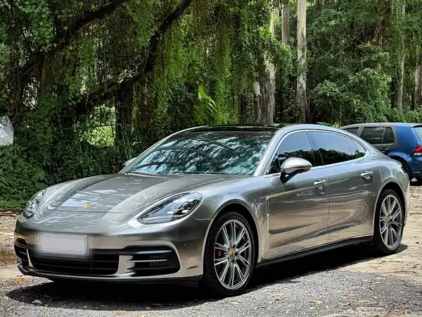 Porsche Panamera 2021