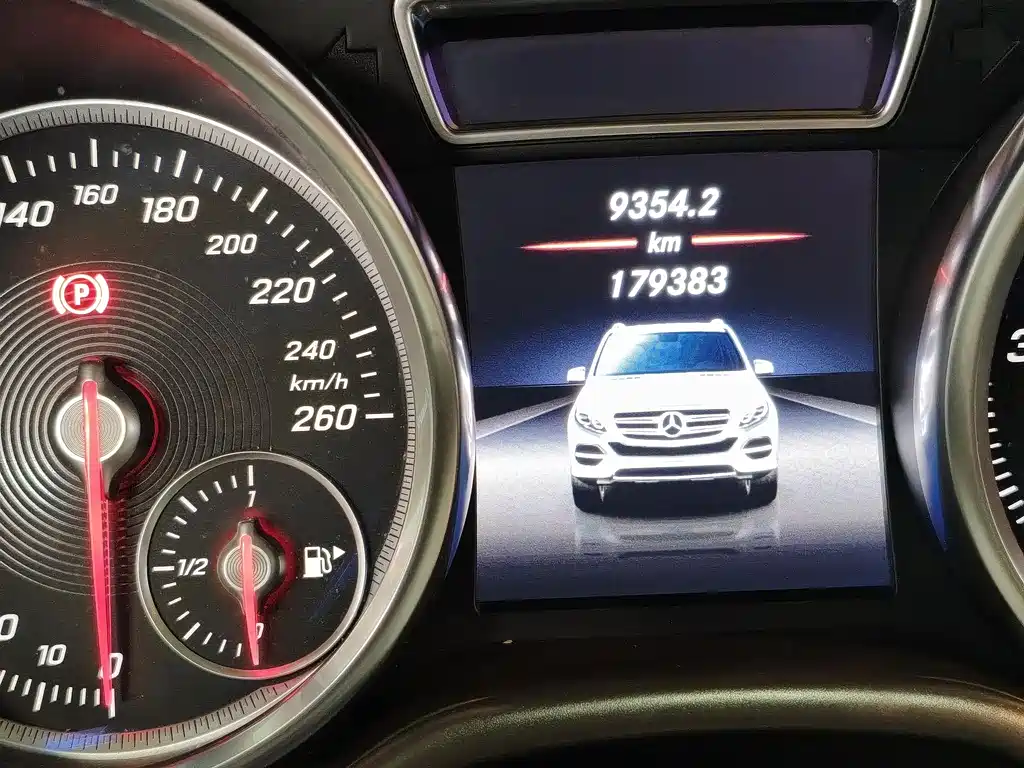 Mercedes-Benz GLE 2016 — фото 15