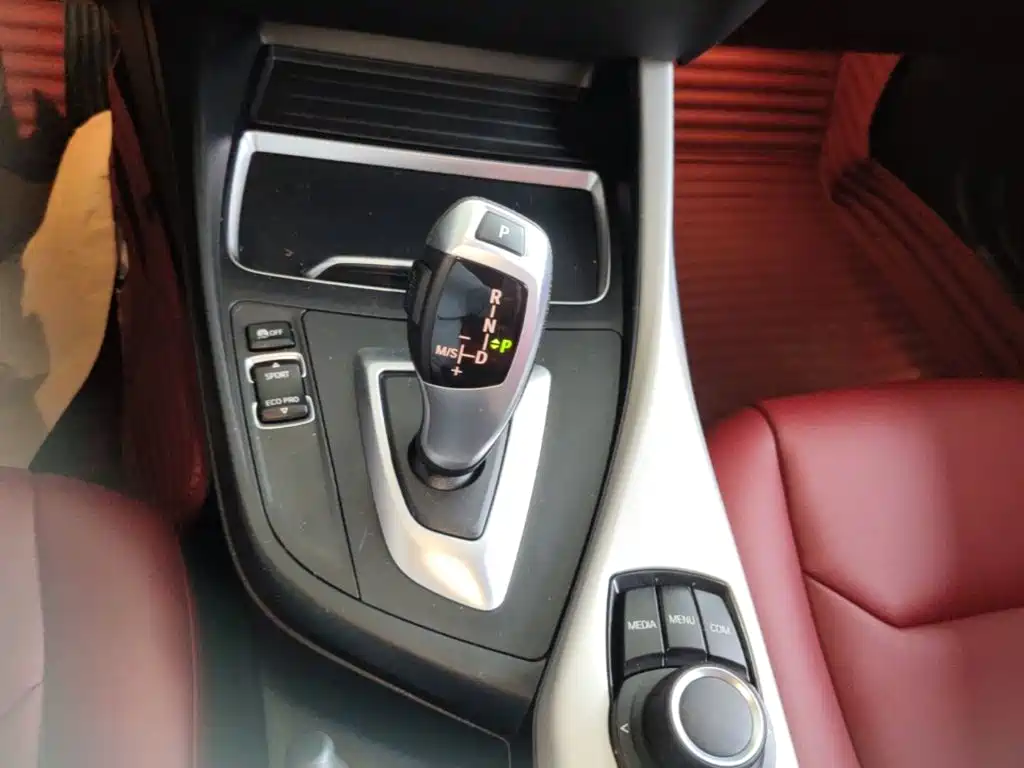 BMW 1 Series 2019 — фото 14