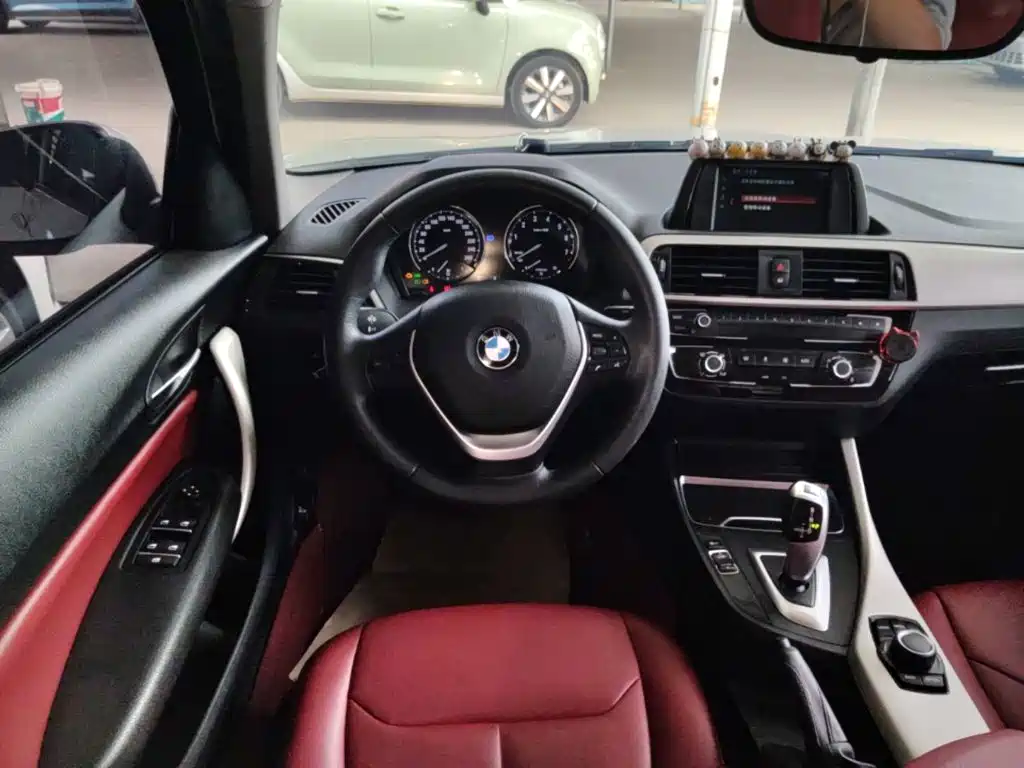 BMW 1 Series 2019 — фото 11