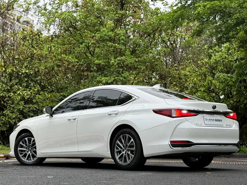 Lexus ES 2023 — фото 4