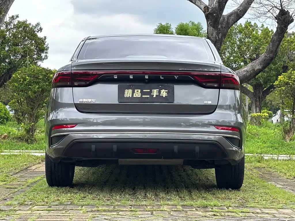Geely Emgrand 2022